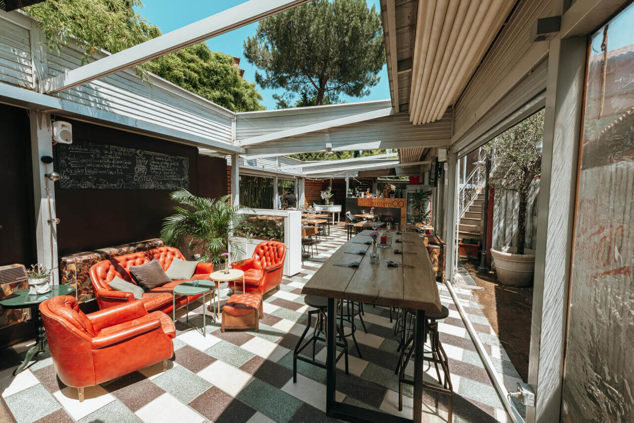 ZeroZero100 San Lorenzo Roma - Zona lounge del locale dal design moderno e atmosfera urban chic.