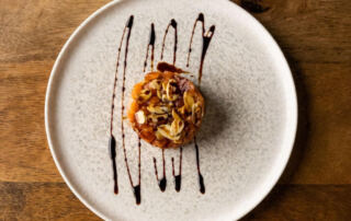 ZeroZero100 San Lorenzo Roma – Tartare di pesce con mandorle croccanti ZeroZero100 San Lorenzo Roma - Tartare di pesce con mandorle croccanti